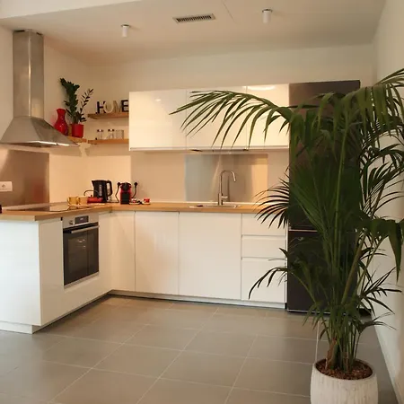 Magnolia Center Free Parking Como