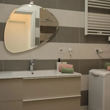 Magnolia Center Free Parking * 科莫